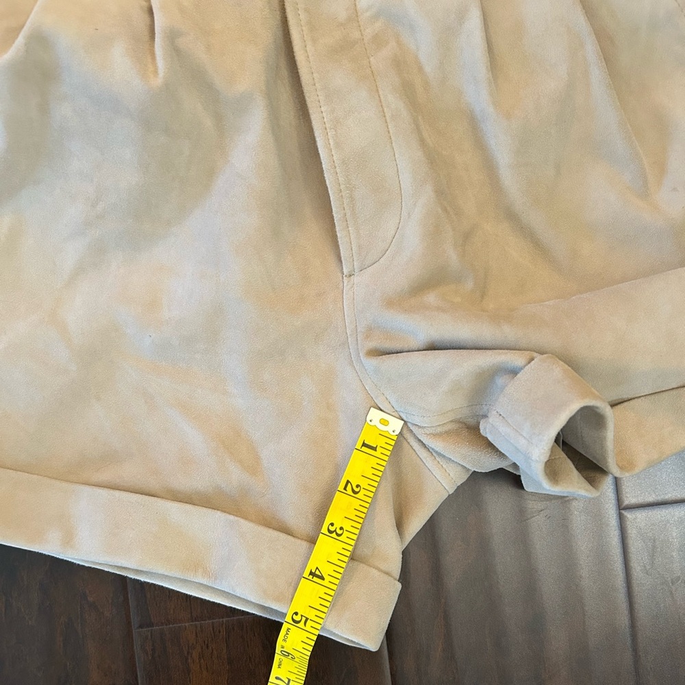 Banana Republic Suede Leather Explorer  Women's Shorts Size 12 - Picture 7 of 10